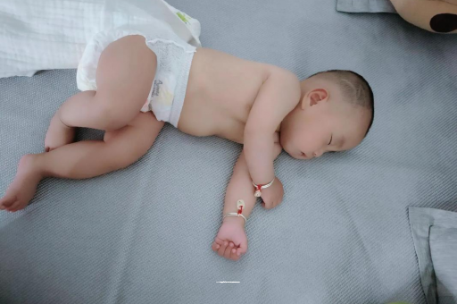 凉山三个月宝宝抬头不稳