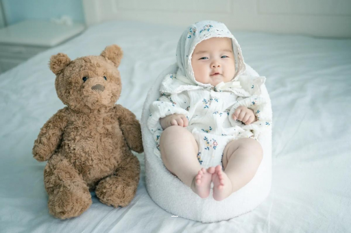 凉山宝宝挠耳朵是怎么回事