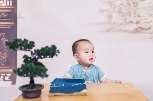 凉山宝宝眼屎多是什么原因